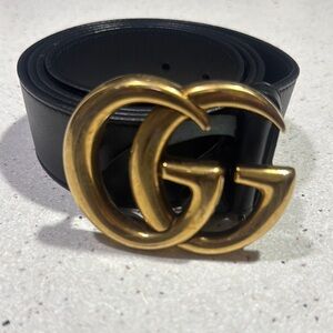 Gucci belt. Size 40, large “GG”  never worn. never been worn holes un touched.